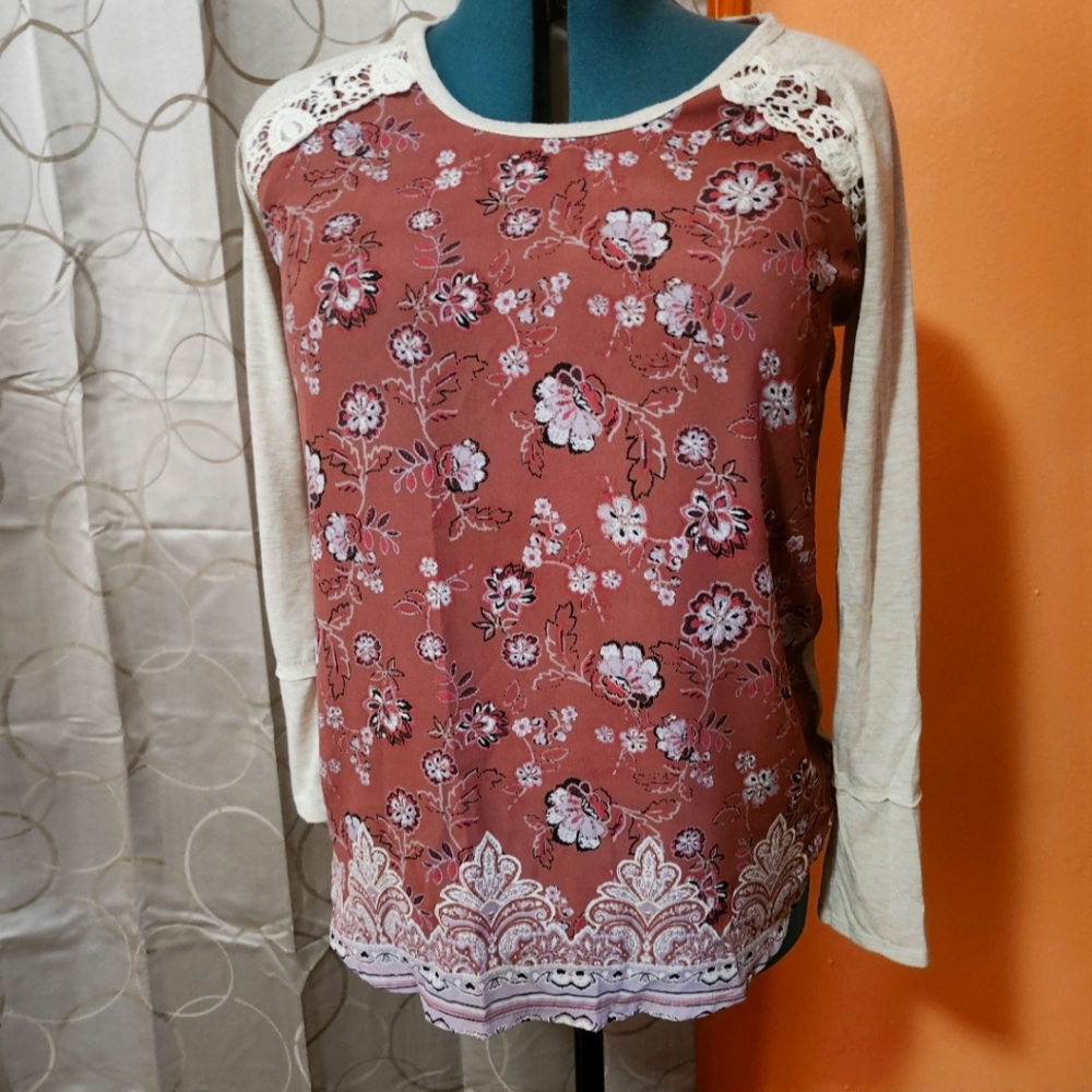 Jolt baseball tee with a rose-colored floral front with an ecru back - size XL